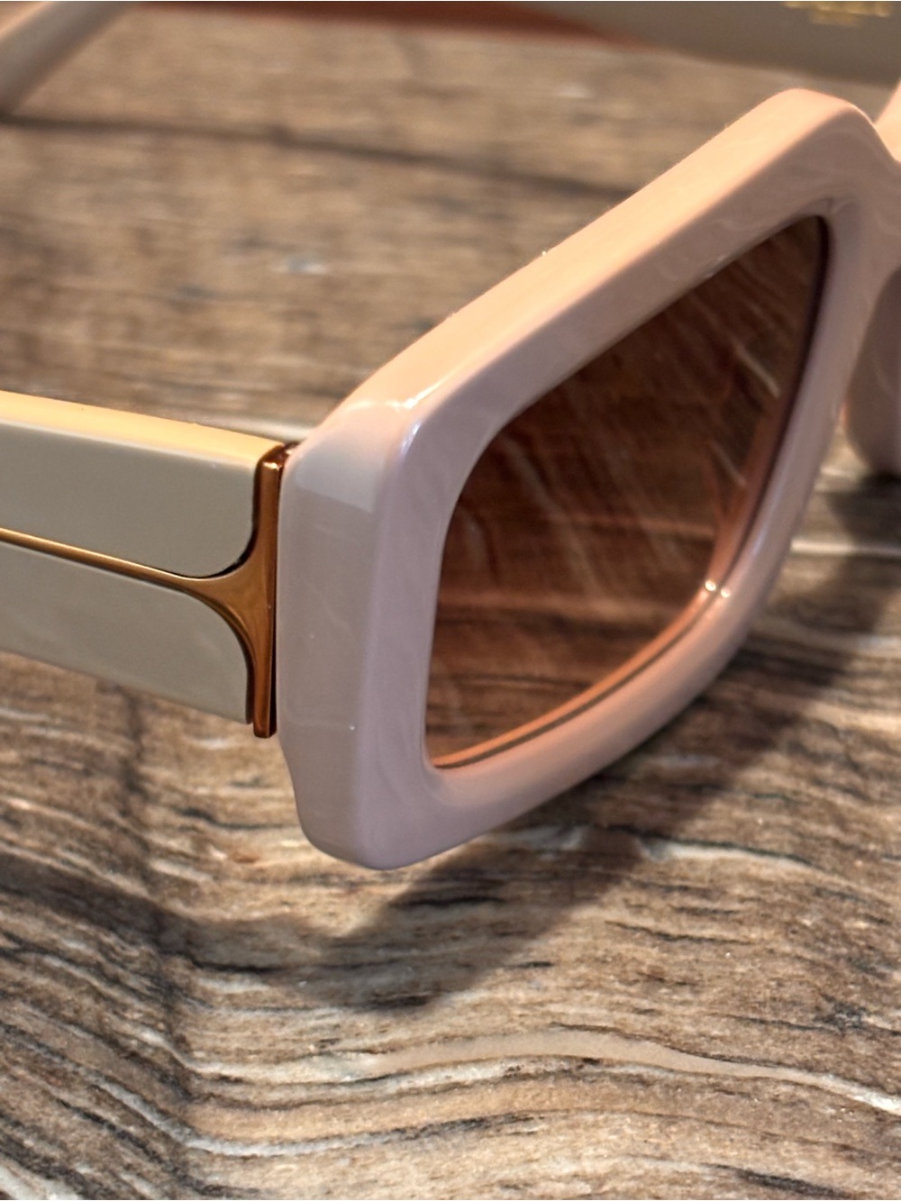 Dezi Pink Oversized Sunglasses Like New - Picture 7 of 7